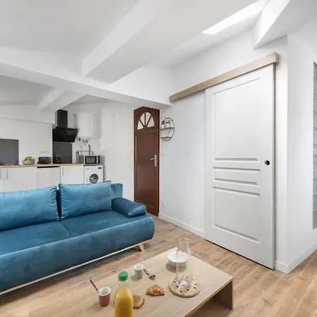 아파트 Bright 25 M Studio In The Town Centre *