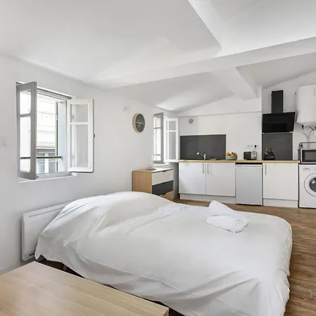 아파트 Bright 25 M Studio In The Town Centre 카르카손